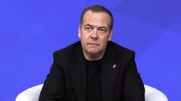 Медведев: выговор наркосвиньи в Давосе должен был закончиться поркой