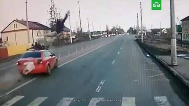 Безработная женщина на Audi сбила школьниц на пешеходном переходе: видео