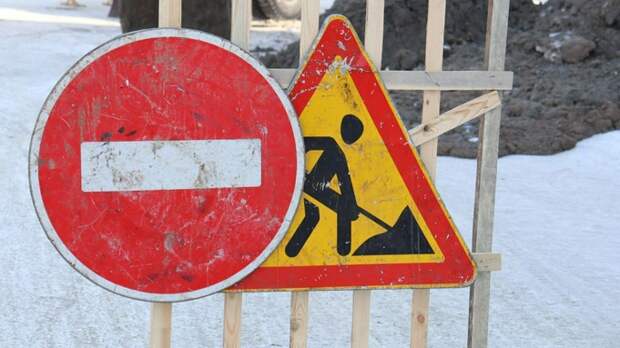 Несколько домов, колледж и детсад остались без холодной воды из-за аварии в Барнауле