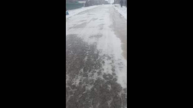 Пгт.Пролетарское.Сплошной каток.Автобусы стоят на Плеханова и отказываются ехать.И я их прекрасно понимаю.Где посыпалки,где наша доблестная администра...