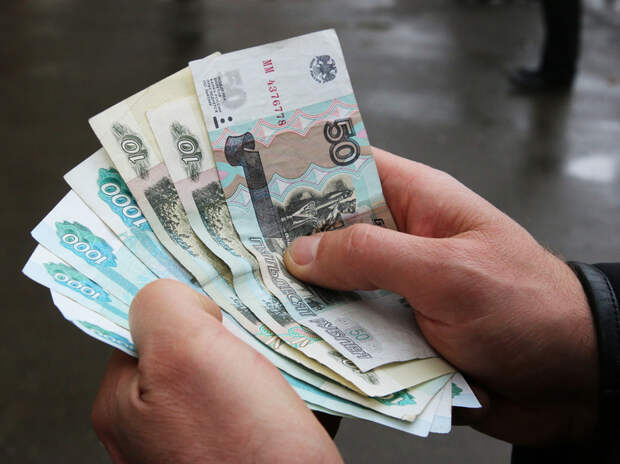 Спрос на наличные резко взлетел: ждать ли ограничений на снятие