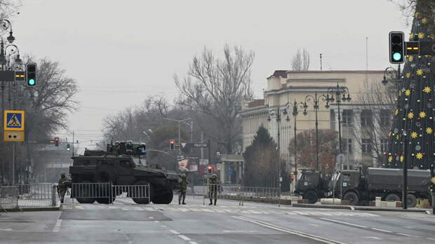 Военные на блок-посту в Алма-Ате Военные на блок-посту в Алма-Ате - РИА Новости, 1920, 08.01.2022