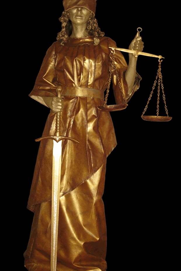 Богиня правосудия темис (фемида). Статуя богини правосудия фемиды. Храм фемиды. Фемида богиня правосудия памятник. Статуя с весами и мечом.