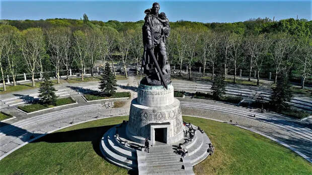 Европа, Советскому солдату поклонись