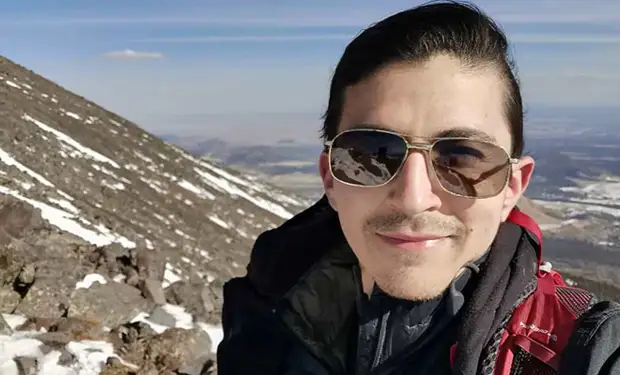 Турист потерялся на горе, получил помощь, а затем снова пропал. Его нашли на той же горе