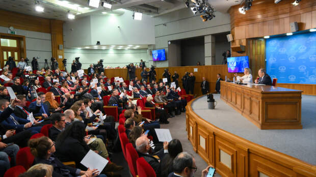 Отпросился? Лавров и Захарова пошутили над журналистом из США