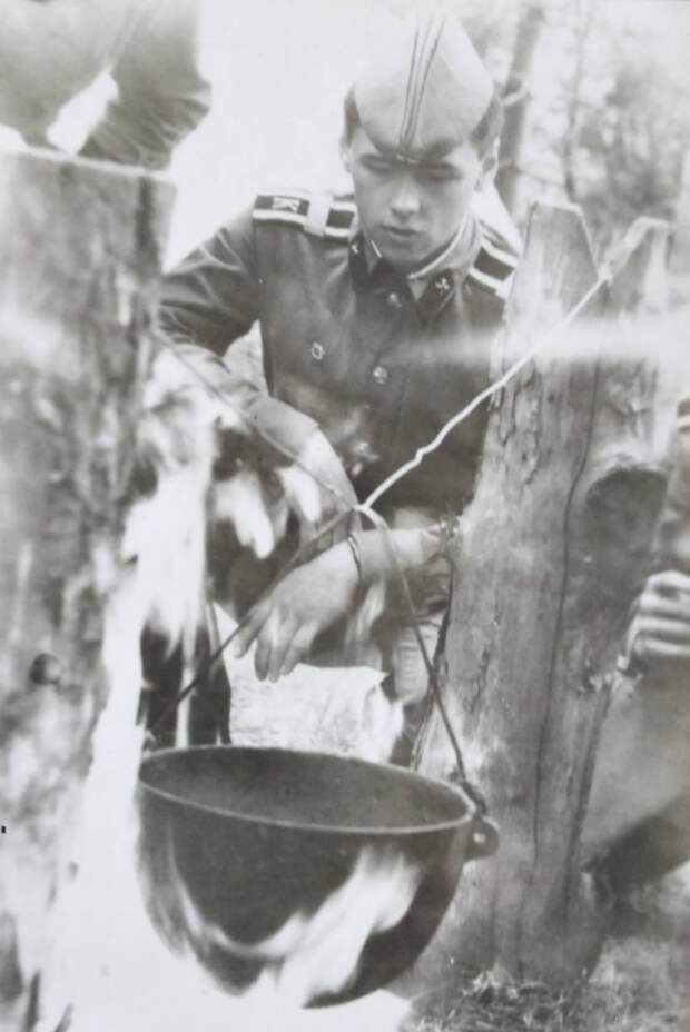 Самая вкусная пища – приготовленная на костре! 1988 год, Новгородская область. Прислал «Robert».jpg