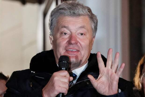 Окружение бывшего президента Украины переобулось