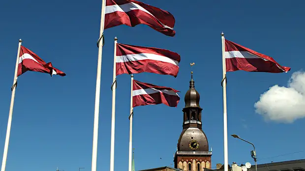 Посольство России отправило ноту в МИД Латвии после осквернения памятника