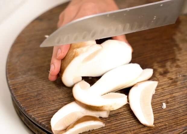 Грибы в сливках – очень вкусный рецепт жареных грибочков Грибы, Белый гриб, Жареные грибы, Видео, Длиннопост, Рецепт, Еда, Кулинария