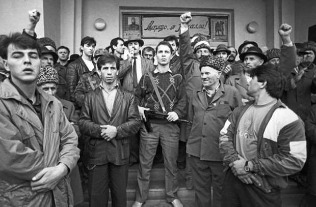 Подборка атмосферных кадров из 90-х