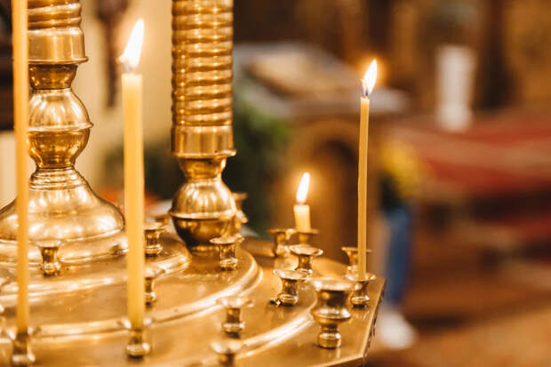 Священник объяснил, зачем на самом деле завешивают зеркала при покойнике