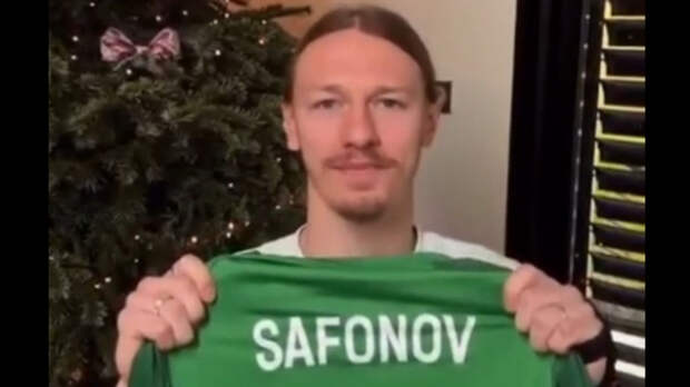 Вратарь сборной России Матвей Сафонов исполнил мечту мальчика из Барнаула