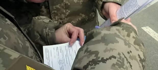 Общество подготавливают к мобилизации женщин. ТЦК объявляет в розыск украинок без военного и медицинского образования