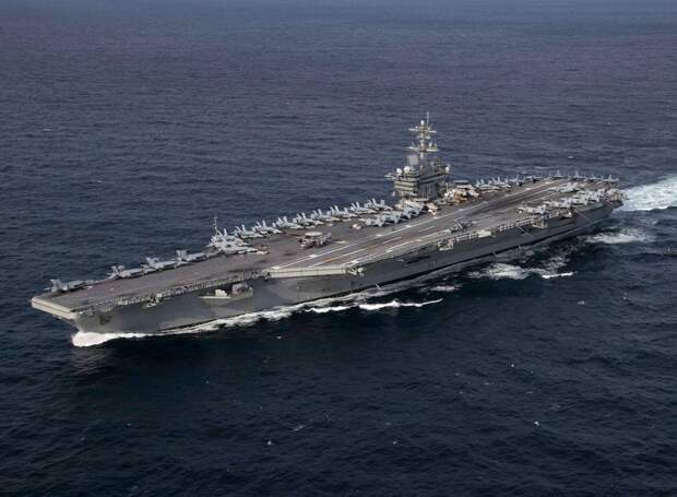 Иранские военные сообщили о ударе беспилотников по авианосцу США в Оманском заливе