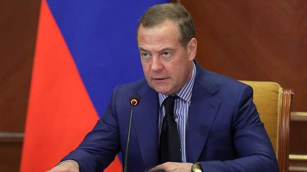 Медведев предложил потребовать компенсации у США и Британии за ущерб СССР.