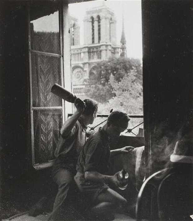 Члены французского сопротивления с коктейлями Молотова во время освобождения Парижа, август 1944 года. история, факты, фото