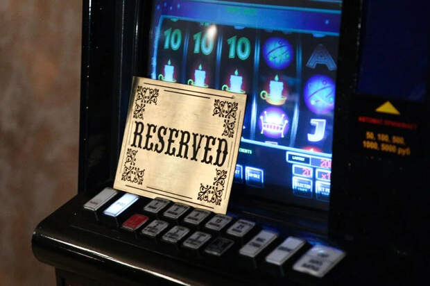 "Вам к виску приставлен пистолет?" Голосование за сокращение букмекерских контор провалилось в Госдуме. Делягин назвал причину