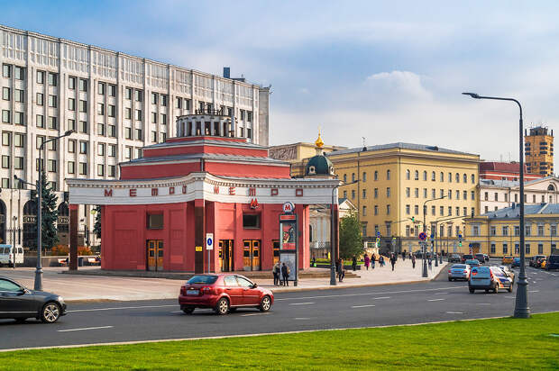 10 самых красивых станций Московского метро... снаружи (ФОТО)