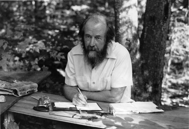 КОГО И ЗАЧЕМ ПУБЛИКОВАЛ ТВАРДОВСКИЙ?