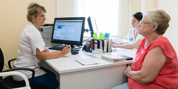 Сотрудники МФЦ проинформируют москвичей о капремонте поликлиник. Фото: mos.ru