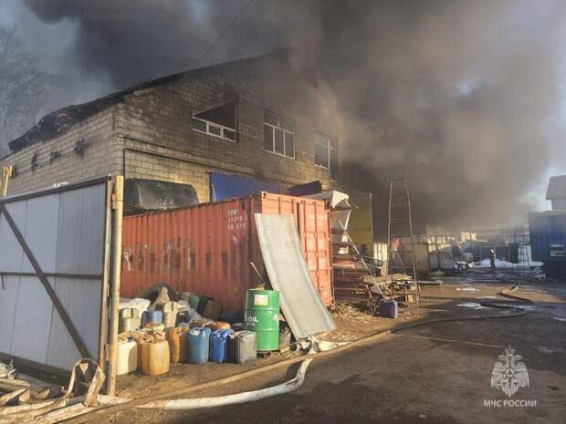 В Ковровском районе ликвидирован крупный пожар в автосервисе