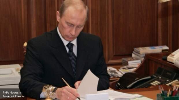 Путин уволил со своих постов нескольких российских генералов Путин уволил со своих постов нескольких российских генералов