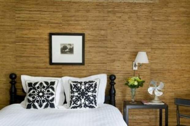 бамбук на стене в спальне