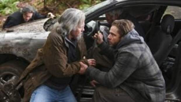 Jeff Fahey as Walter Leone and Max Thieriot as Bode Leone