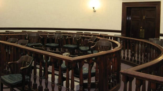 Суд прекратил заседание по делу об убийстве темнокожего Джорджа Флойда