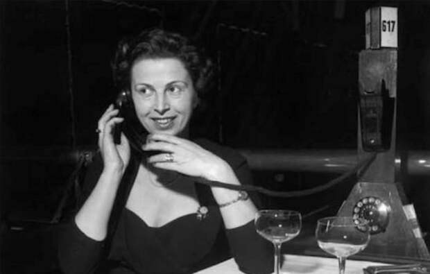 Пикап в стиле ретро: как в Берлине флиртовали с помощью трубок и телефонов в 30-х