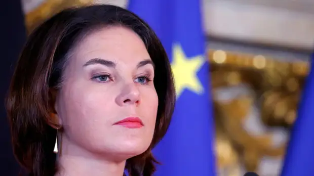 Глава МИД ФРГ Бербок обсудила с Лавровым ситуацию вокруг Украины