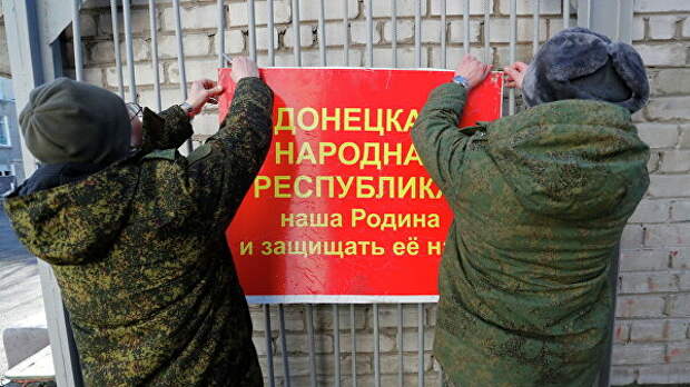 Военнослужащие Народной милиции ДНР на мобилизационном пункте в Донецке Военнослужащие Народной милиции ДНР на мобилизационном пункте в Донецке