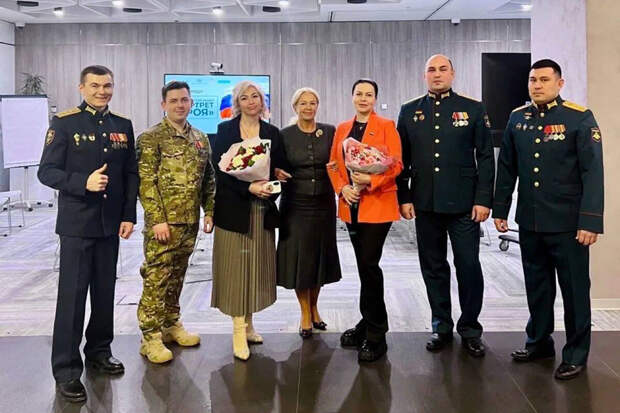 Ветераны СВО, художники и сотрудники ВЭБ.РФ создали портреты героев поколений