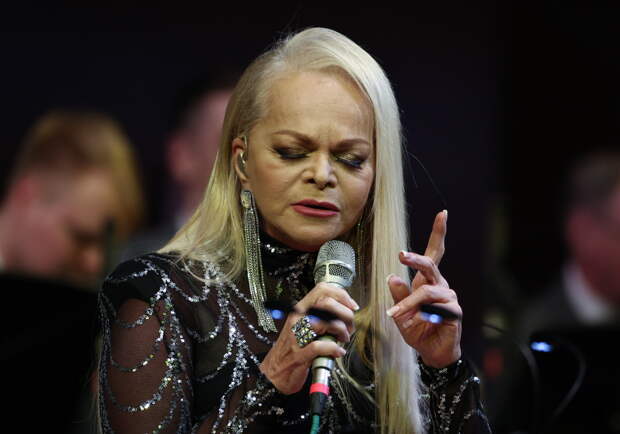 Долина будет судиться с мошенниками, которые обманули ее. Певица требует 176 миллионов рублей