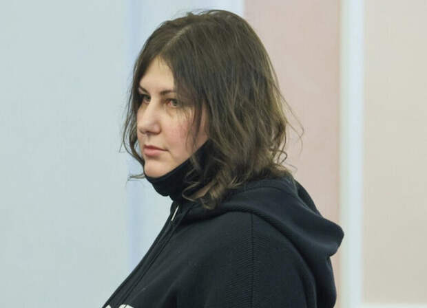 Лурье не пускают в отсуженную у Долиной квартиру: «Это незаконно»