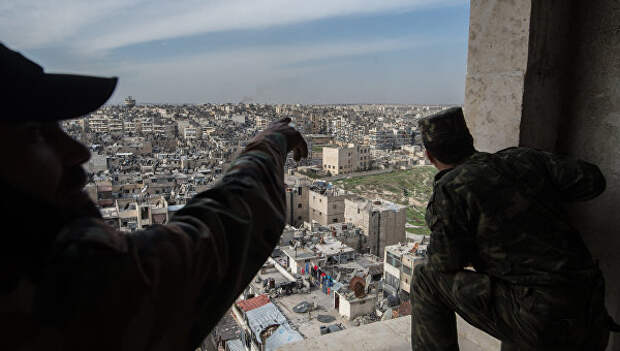 Военнослужащие Сирийской Арабской армии в городе Алеппо. Архивное фото