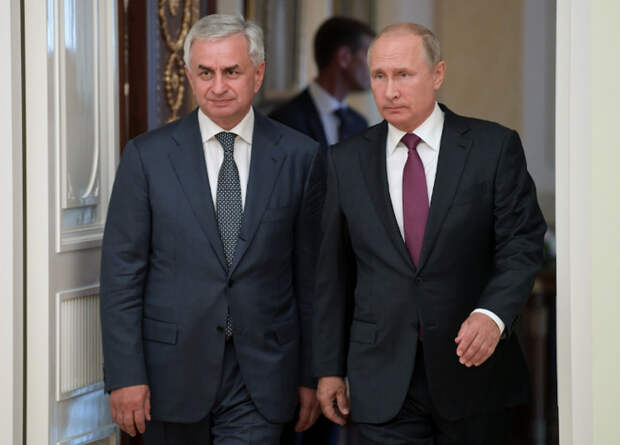 Путин сердечно поздравил президента Абхазии с Днём победы и независимости
