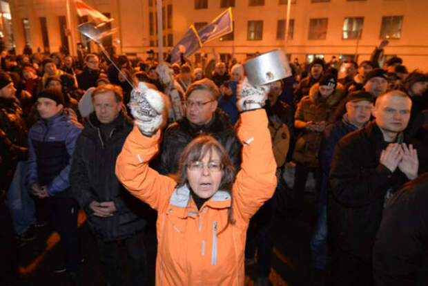 Политолог: Белорусской оппозиции не под силу организовать даже пьянку на заводе