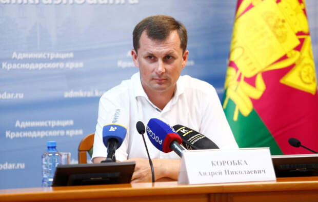 Поместье с вертолётной площадкой, теннисными кортами, церковью... Опять чинуша оказался миллиардером