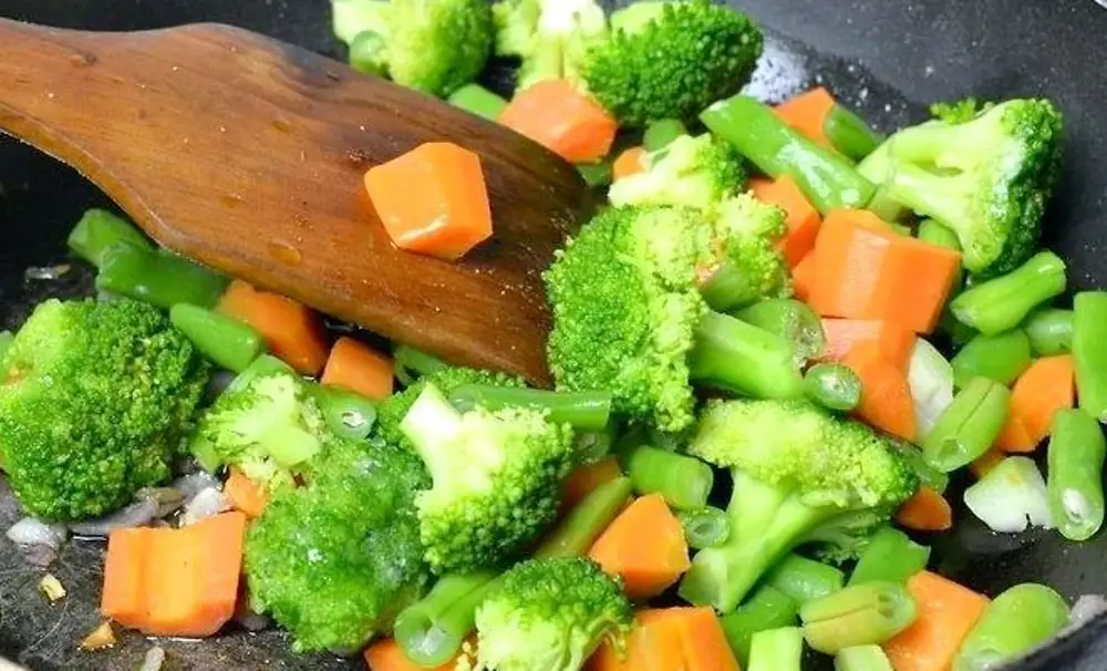 Mixed vegetables. Что приготовить с замороженными овощами. Блюда из замороженных овощей. Замороженные овощи. Мороженные овощи тушеные.