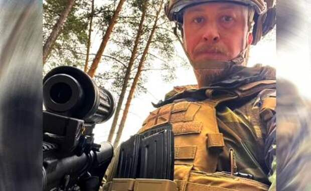 На фото: 36-летний Джулиан Торн (на фото в Украине), обучавший солдат ВСУ