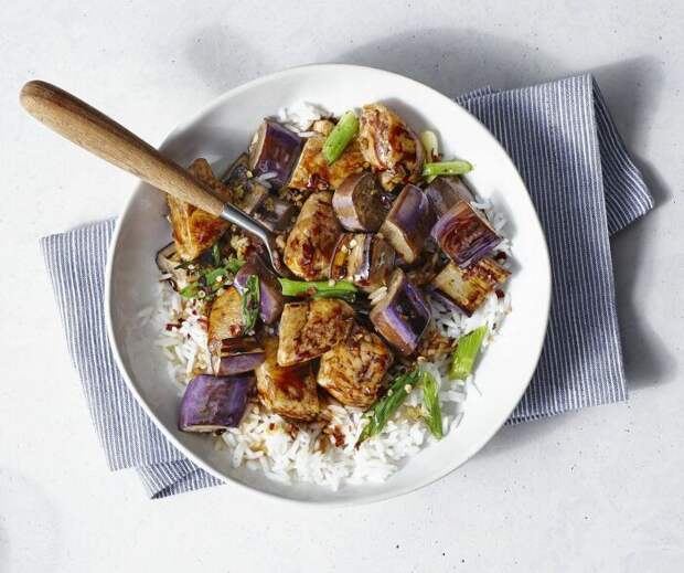 Баклажаны с курицей. \ Фото: pinterest.com.