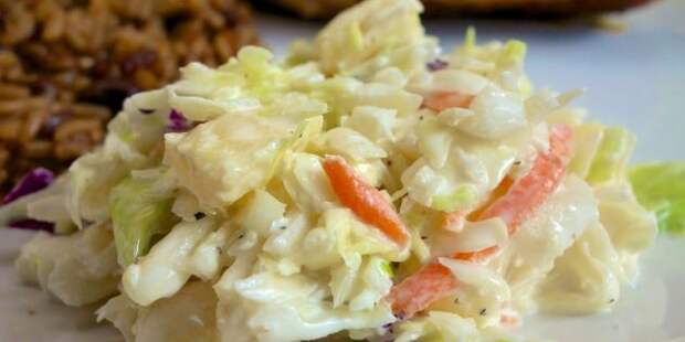 Салат из капусты, моркови и ананаса Салат из капусты, моркови и ананаса