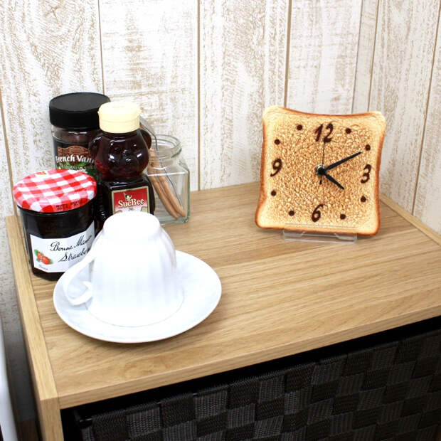 Аппетитные кухонные часы в форме хлебного тоста.
