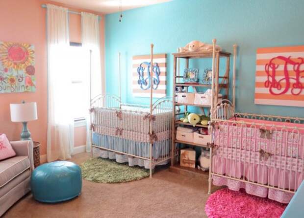 Интерьер комнаты для новорожденных расзнополых двойняшек