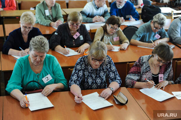Курсы компьютерной грамотности среди пенсионеров. Челябинск, пенсионеры
