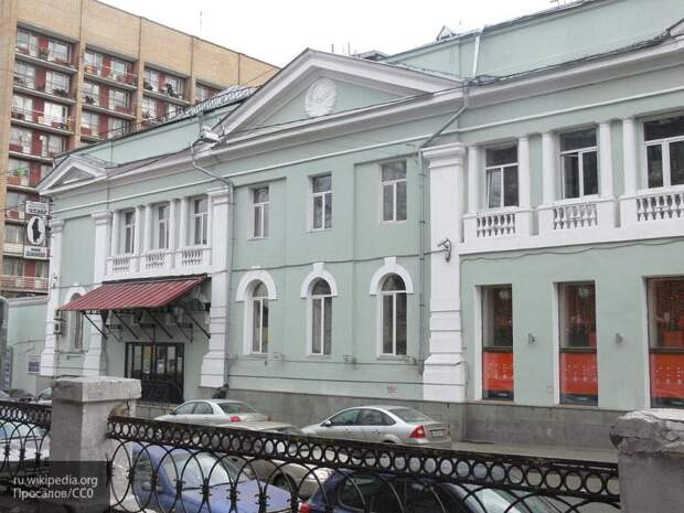 Неудачно упавшего в "Гоголь-центре" актера госпитализировали в больницу с травмой головы