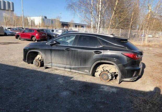 Когда автомобиль остается под охраной на платной стоянке