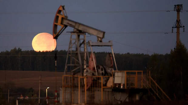 Политолог Журавлев: ЕС не станет снимать санкции с российской нефти